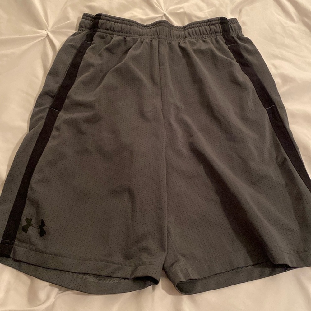 Men’s small under armour shorts.